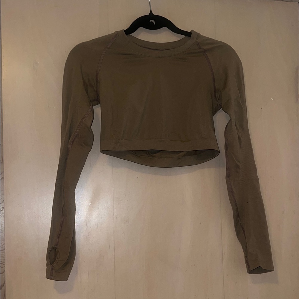 Alphalete Cropped Long-Sleeve Top in Olive